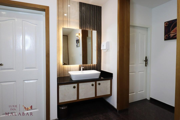 Bathroom 3, Luxie Inn Malabar, Malappuram