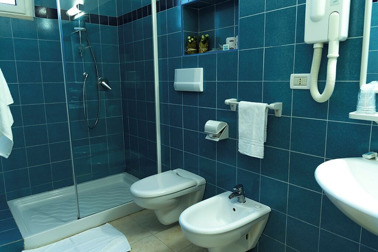 Bathroom, Gattarella Family Resort - Self-catering accommodations in the pinewood , Foggia