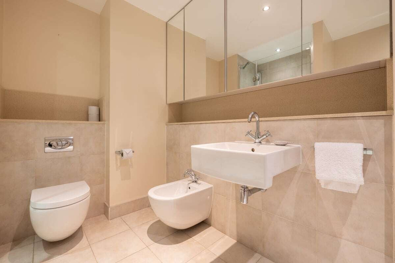Bathroom 3, The Riverside Residence - 3bdr Flat With Balcony, London