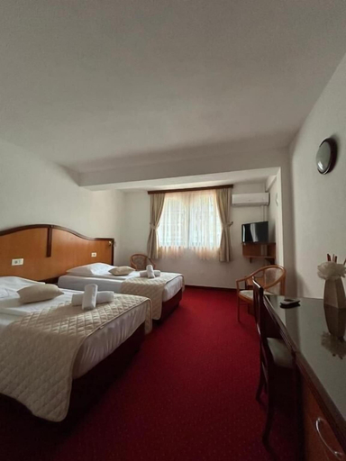 Others 5, Hotel Bavaria, Seget