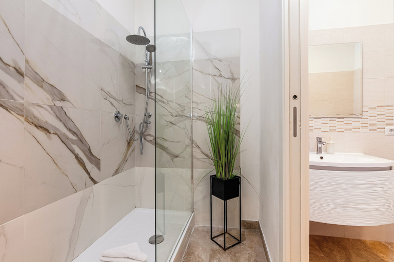 Bathroom 5, Vatican Luxury Apartment, Rome