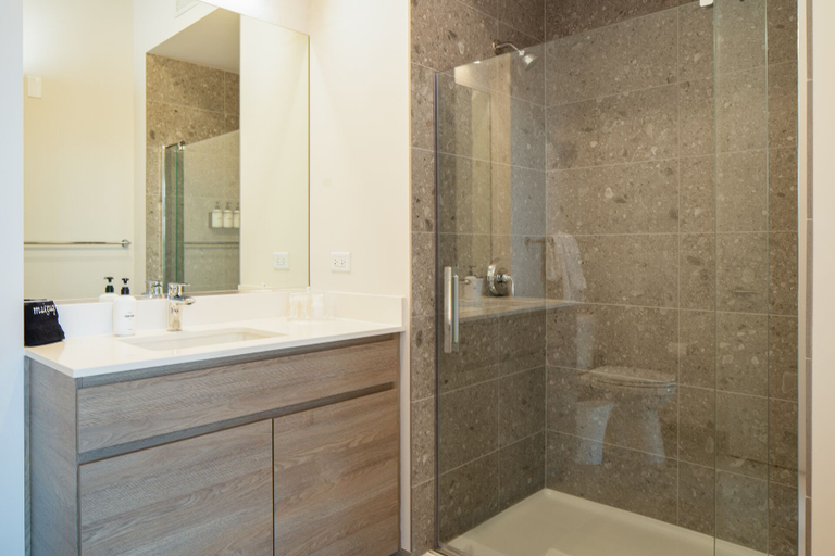Bathroom 4, Kasa River North Chicago, Cook