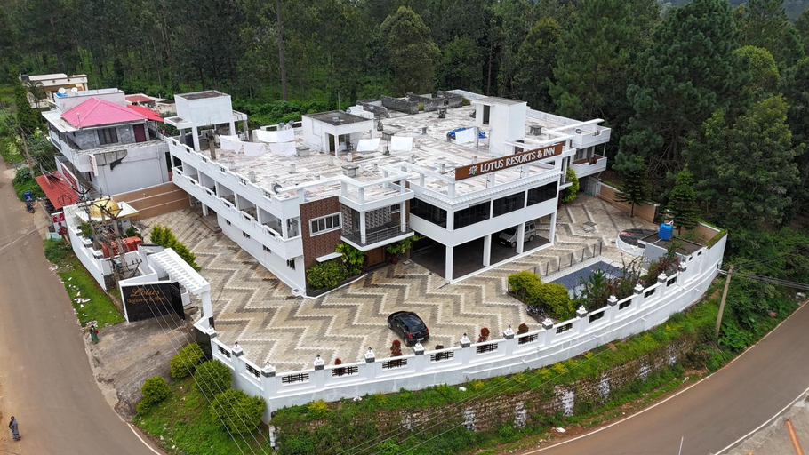 Exterior & Views