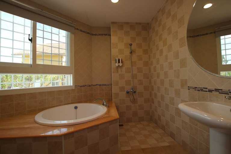Bathroom 4, Island On The Sea, Pingtung
