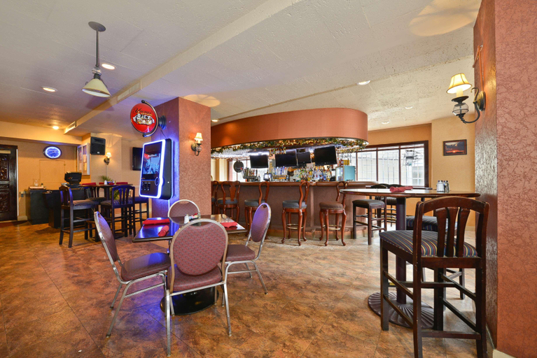 Food & Drinks 5, Genetti Hotel, SureStay Collection by Best Western, Lycoming