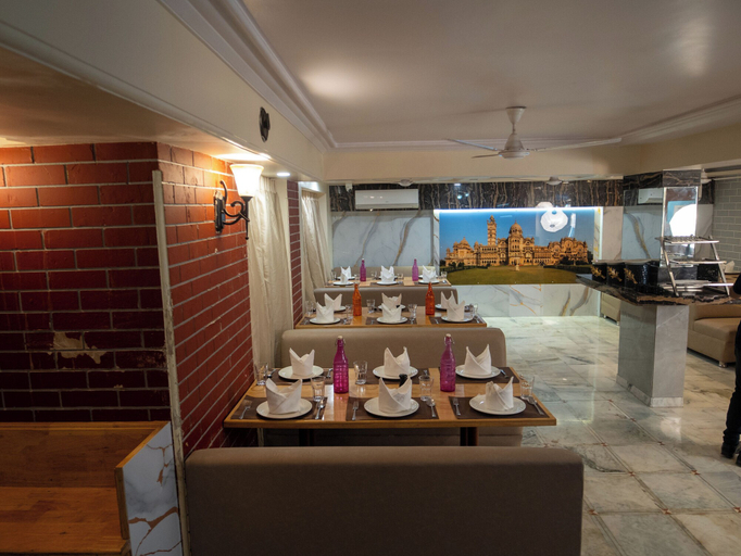 Food & Drinks 5, Hotel Pravasa Stay, Vadodara