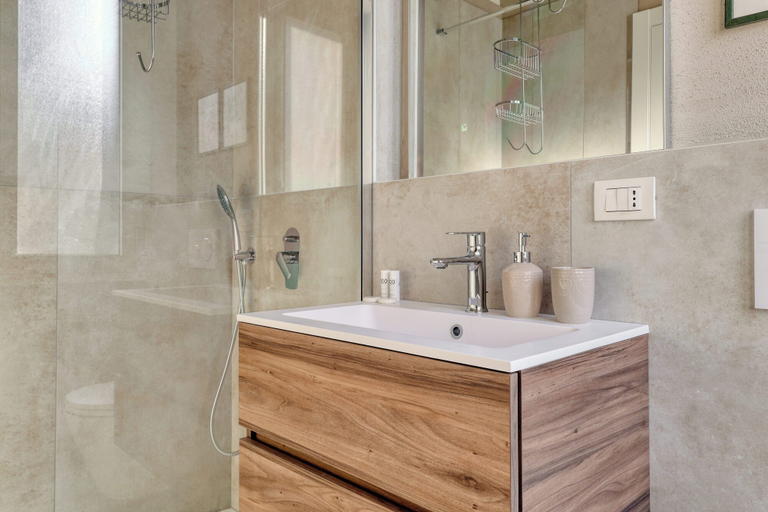 Bathroom 2, JOIVY Elegant flat in Corso Buenos Aires, Milano