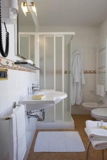 Bathroom 3, Hotel President Venezia, Venezia