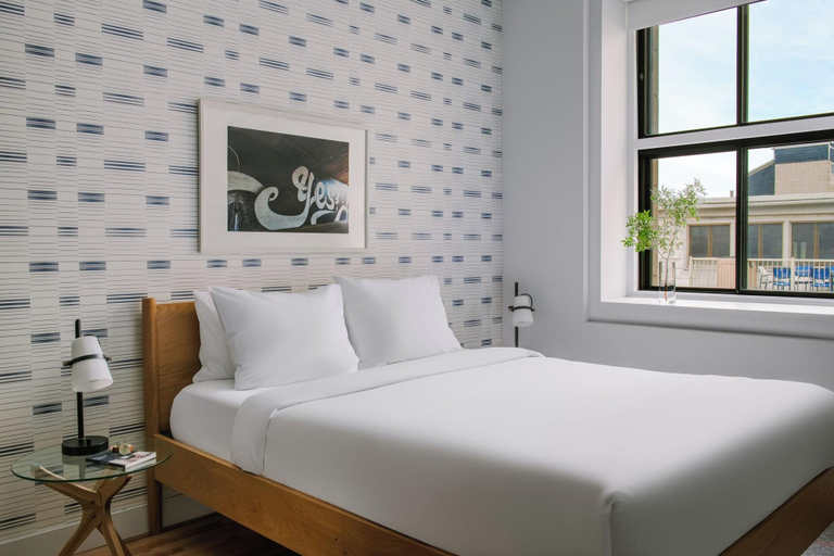 Bedroom 3, Sonder Le Victoria, Montréal