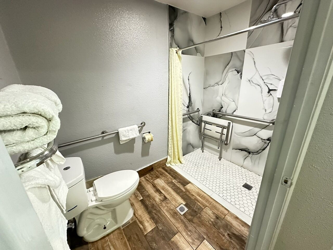 Bathroom 5, Ocean Gate Inn, Santa Cruz