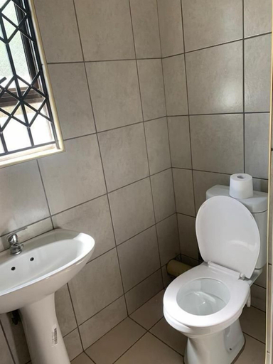 Bathroom, Blueville Guest House, Nkangala
