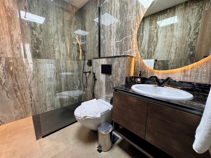 Bathroom 3, Easygo-upgraded 1bdr Mageye MBR, Dubai