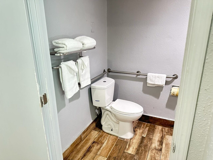Bathroom 4, Ocean Gate Inn, Santa Cruz
