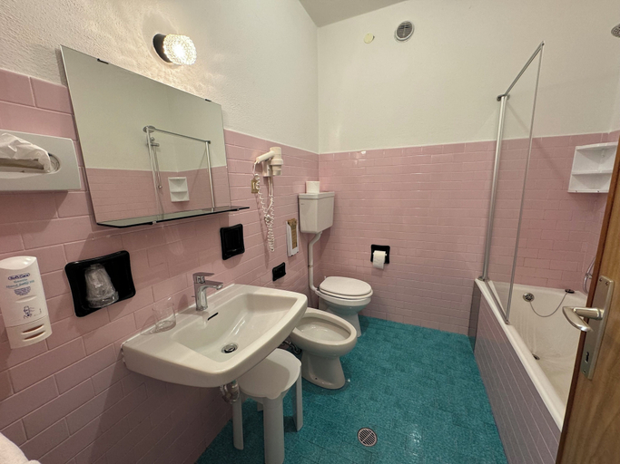 Bathroom 5, Garden Hotel Bellariva, Trento