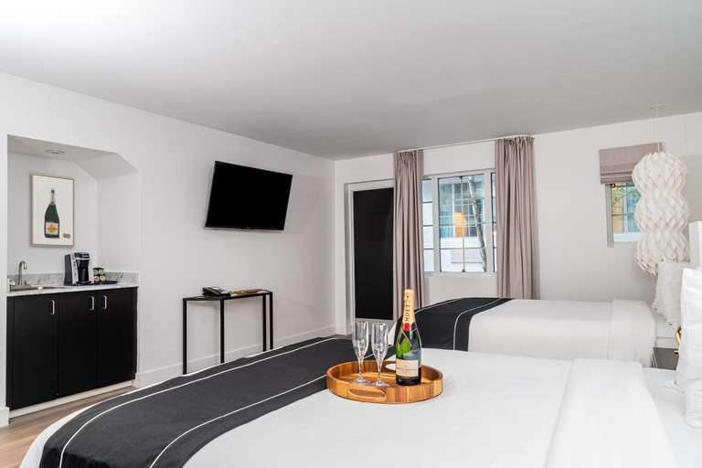 Bedroom, Essex House Hotel, Miami-Dade