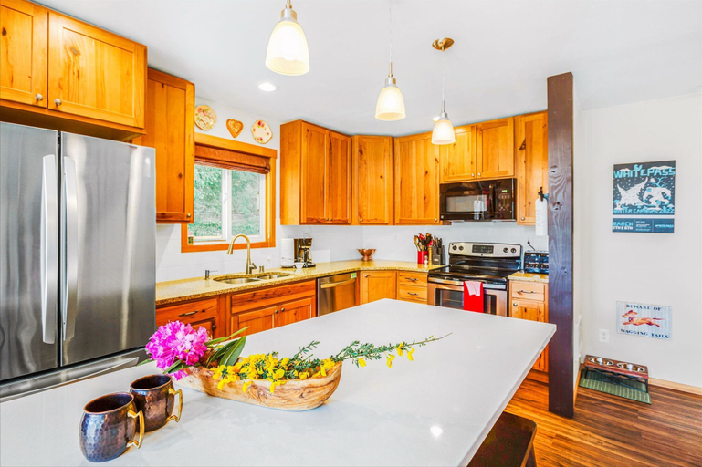 Room 2, Cottonwood Chalet in Packwood, Lewis