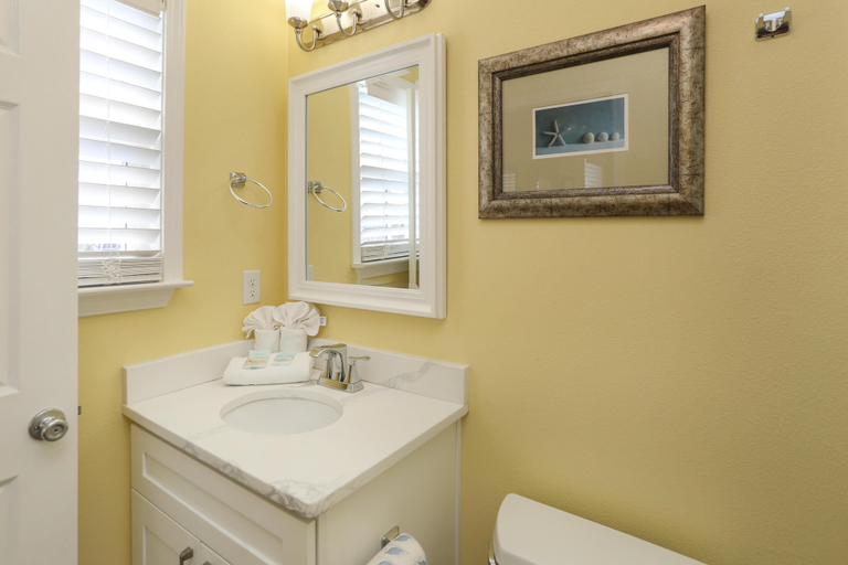 Bathroom, Good Day Sunshine, Bay