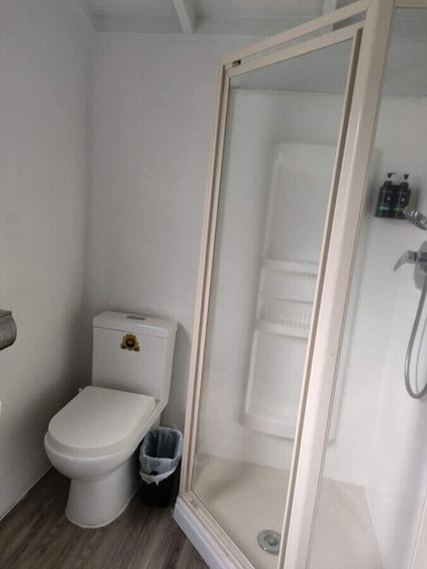 Bathroom 3, 1 double and 1 sofa bed Garden Chalet, Waitakere