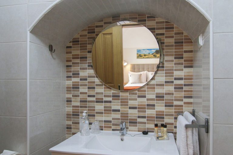 Bathroom 5, Casa dos Lacerdas, Mourão