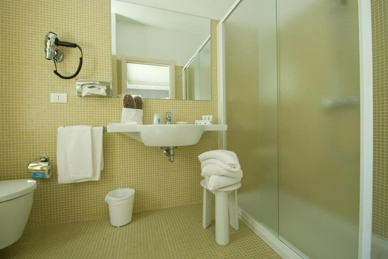 Bathroom 5, Hotel Sorriso, Ravenna