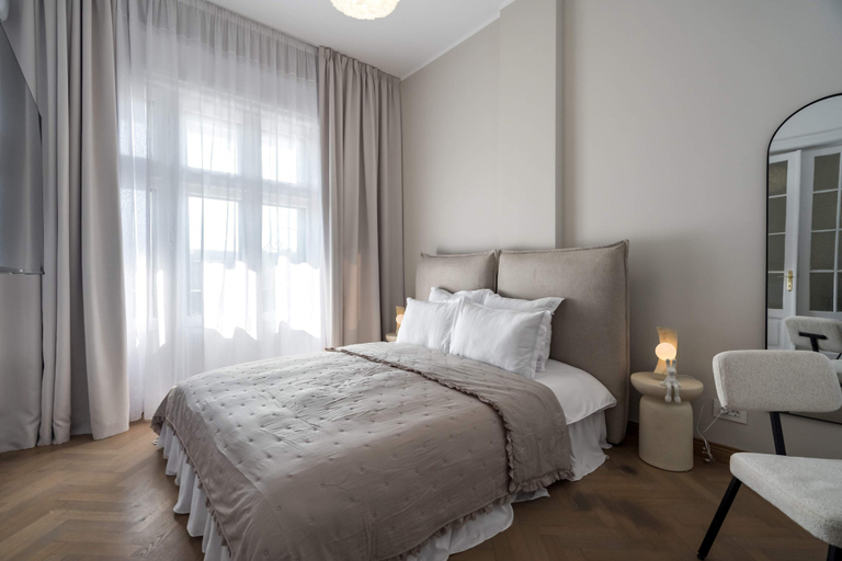 Others 5, Calea 3BR Victoriei Stunner - Two Living Rooms - Balconies on the Avenue, Municipiul Bucuresti