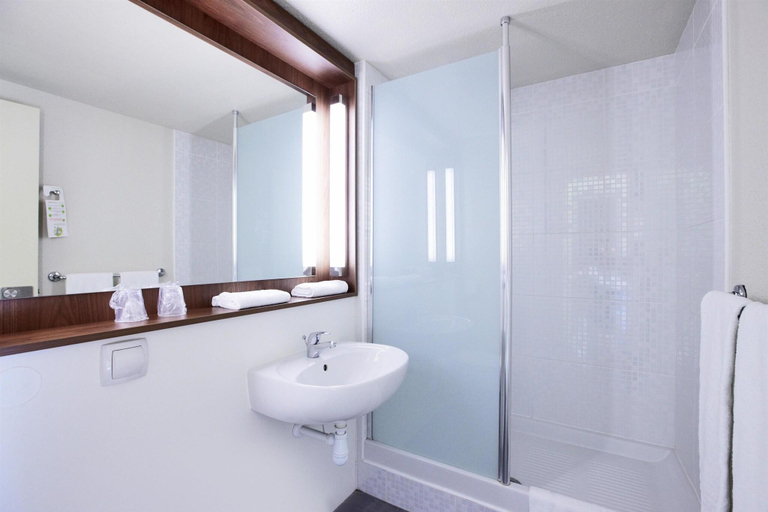 Bathroom 4, Campanile Montbeliard - Sochaux, Doubs