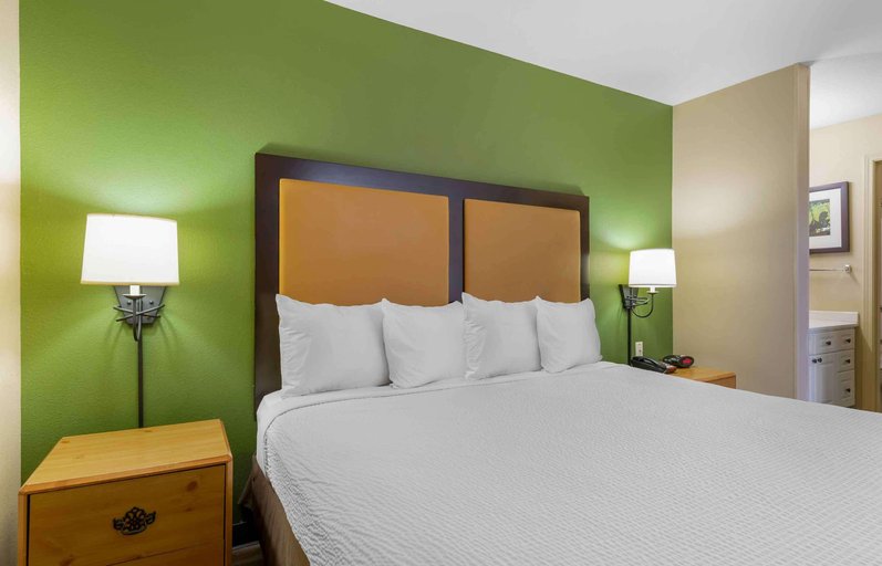Bedroom 3, HomeTowne Studios by Red Roof in Chantilly, Fairfax