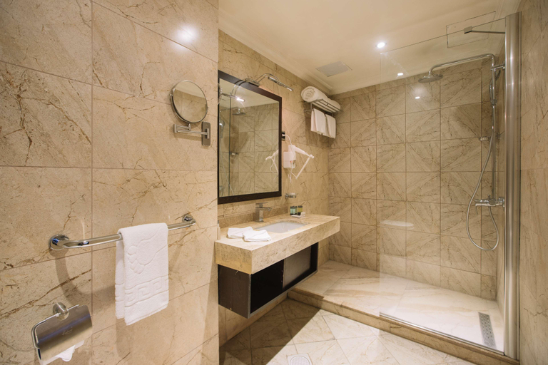 Bathroom 4, Best Western Brook Hotel Norwich, Norfolk