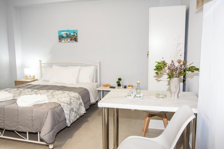 Others 5, Travelers Nest by Checkin, Crete