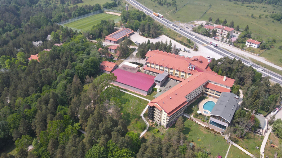 Exterior & Views