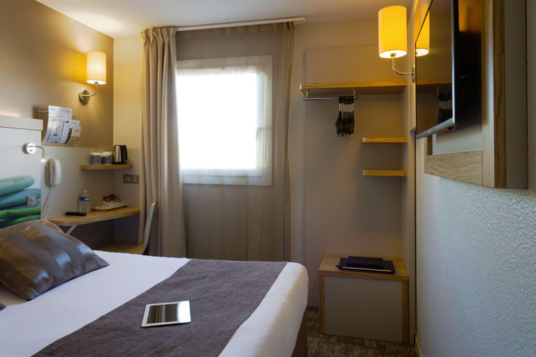 Bedroom 3, Kyriad Montpellier Sud, Hérault