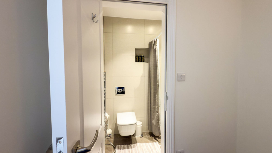 Bathroom 3, Marylebone Executive Apartments, London