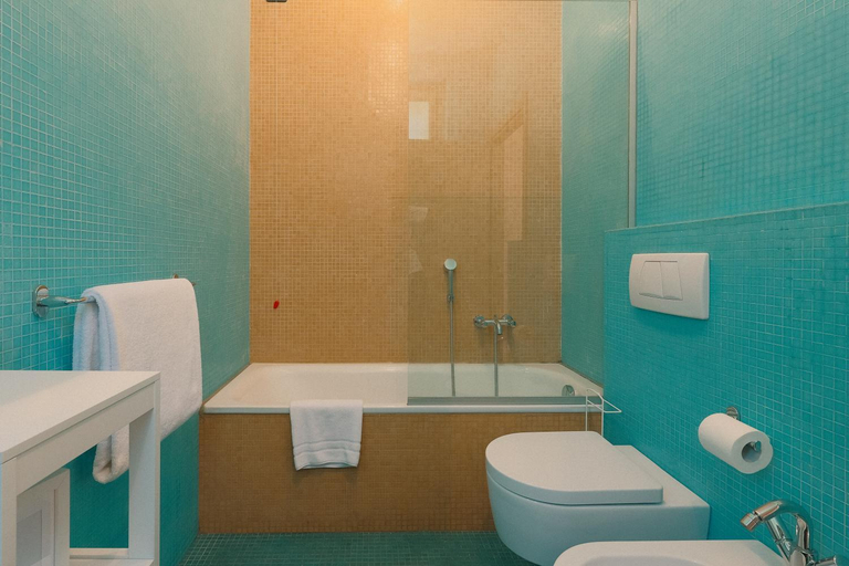Others 5, Villa Locana con Jacuzzi e vista lago, Como