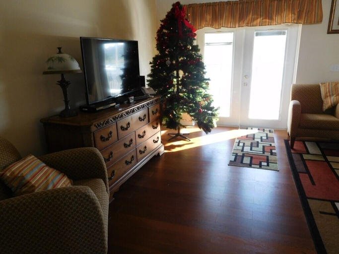 Others 3, Spacious 6-bedroom Home in Hampton Lakes Perfect for Family Getaways!, Polk