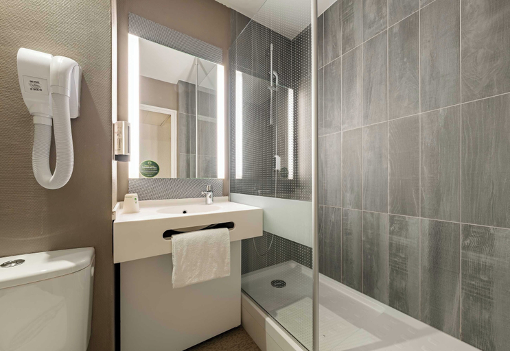 Bathroom 5, B&B Hotel Boulogne Sur Mer Centre Les Ports, Pas-de-Calais