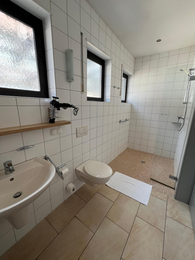 Bathroom 3, Hotel Pfalzer Hof, Kaiserslautern