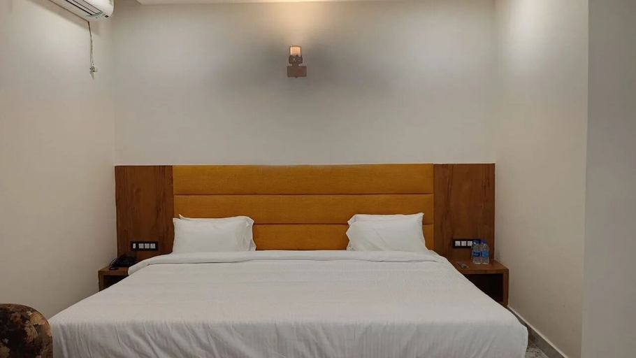 Others 3, Tej Hotel & Restaurant, Tikamgarh