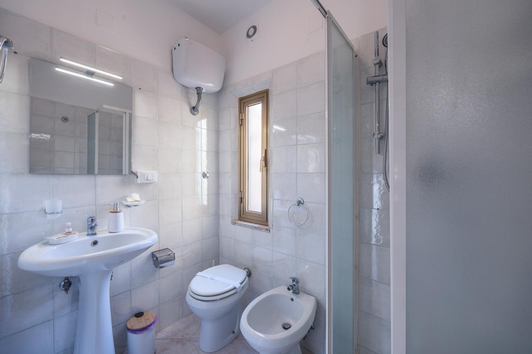 Others 5, A 100mt dalla metro C Loft Grazioso e Giardino, Rome