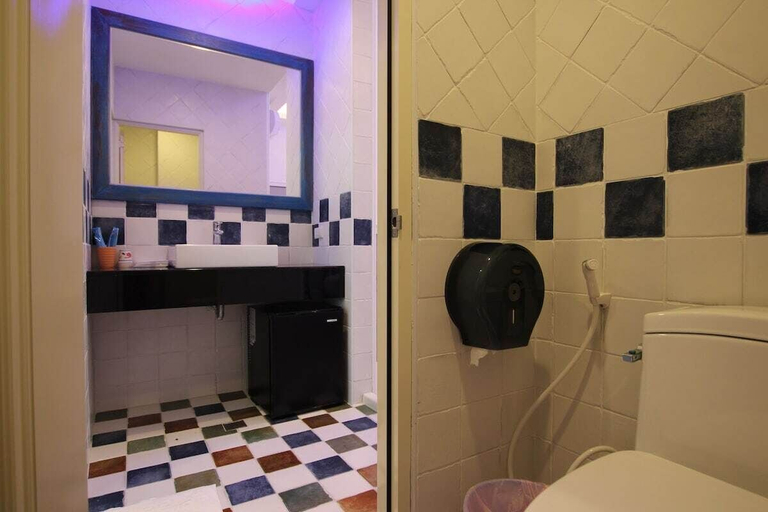 Bathroom 4, Island On The Sea, Pingtung