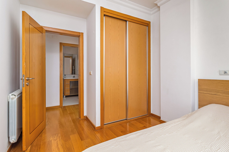 Bedroom 3, Stylish Stay in Lisbon-Scenic Views, Loures