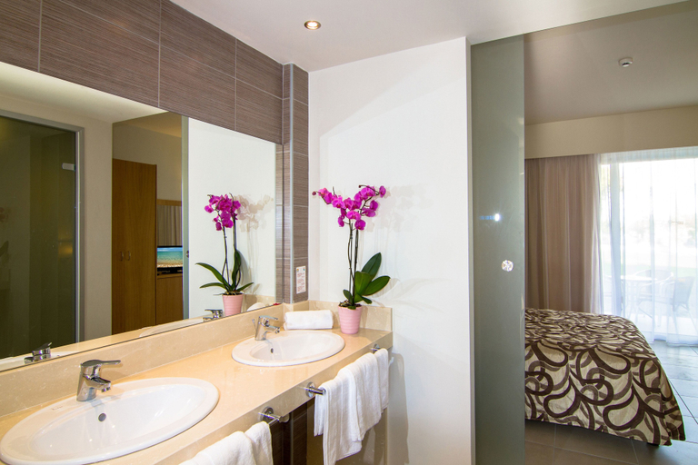 Bathroom 5, Sun Palace Hotel - All inclusive, South Aegean
