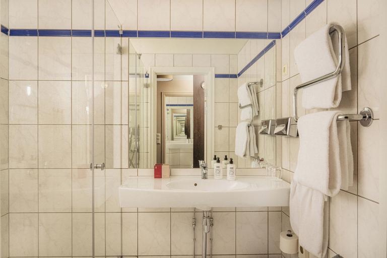 Bathroom 5, Hotel Klubben, Nøtterøy