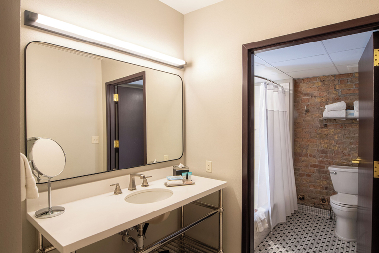Bathroom 4, Hotel Maxwell Anderson, Garfield