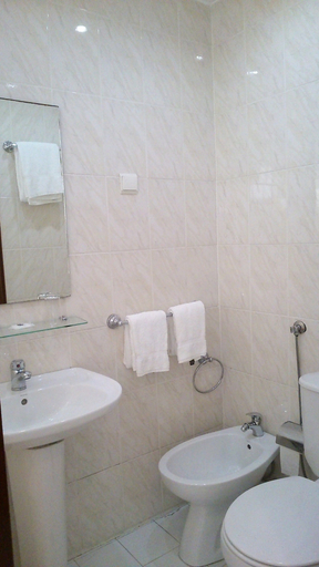 Bathroom 3, Pensão Residencial Internacional, Coimbra