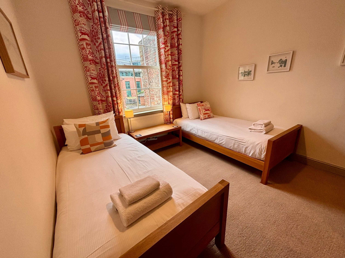 Room 4, St Denys View With Free Parking, York