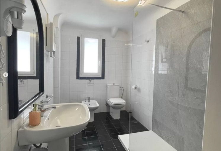 Others 3, Barirooms Imbriani 15, Bari