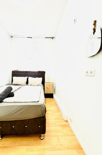Others 2, 10BR Apt for Groups 8Min to Rathausplatz, Wien