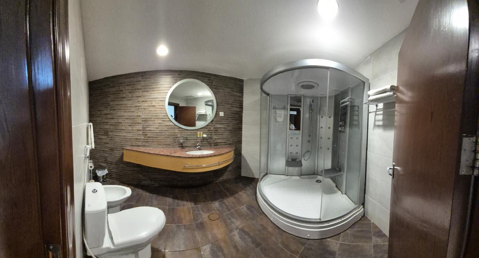 Bathroom 5, Le Vendôme Hotel, Wadi Essier