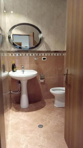 Bathroom 5, Mandarine Hostel, Tiranës