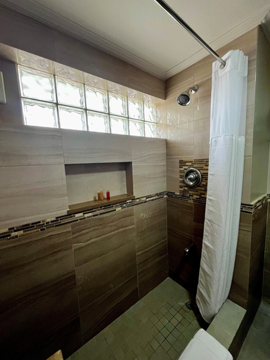 Bathroom 5, Hotel Le Roy